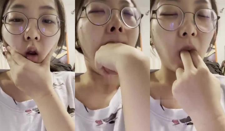 高端私密群内部福利 基本都露脸美女如云
