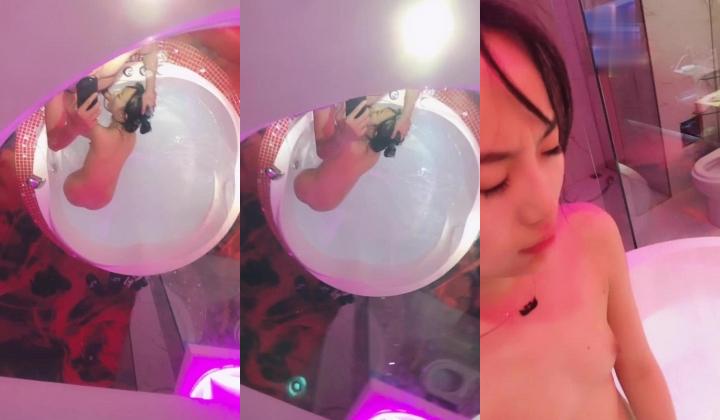 【最新性爱泄密】美腿女友丝袜长靴最美性爱流出 口交后入各种姿势啪啪内射 完美露脸