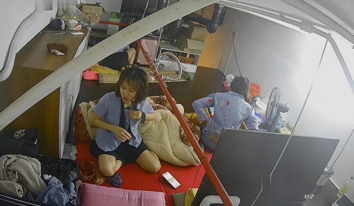 【极品稀缺 ️破解摄像头】极品服务员宿舍日常 ️小姐姐年轻美乳好坚挺 穿搭职业装制服很有气质 距离超近 高清1080P版