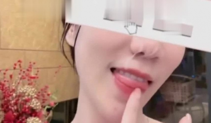 顶级性感尤物女神【LisaAnn】群P淫乱盛宴，绿帽老公带小母狗娇妻体验多跟肉棒的快感 被干的哭腔呻吟 极度淫骚