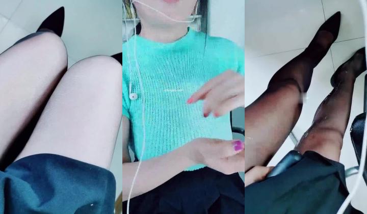 【漂亮女老师】川大24岁英语老师~上课大黑牛狂喷水~1举2得~！~学位证大胆亮出来，985就是厉害