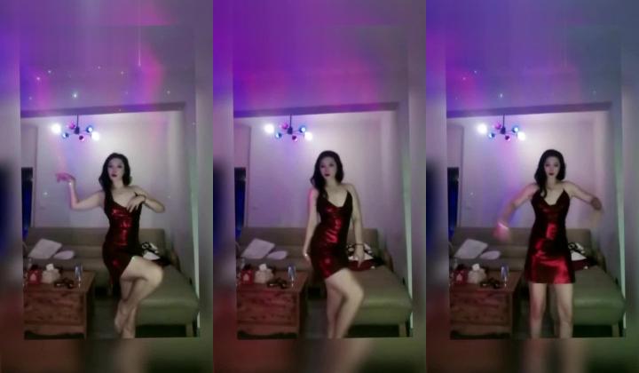 《百度云泄密》分手后被渣男出卖的女生各种大尺度私拍流出