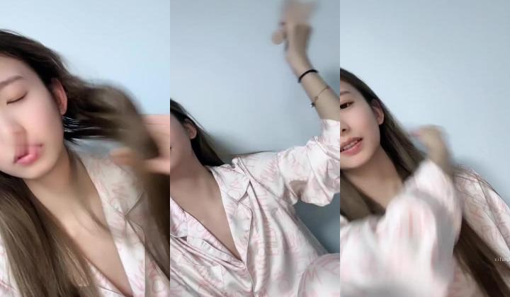 人气女神来袭，明星颜值，大美女，【广州大学生】，身材曼妙前凸后翘，白浆从洞洞流出