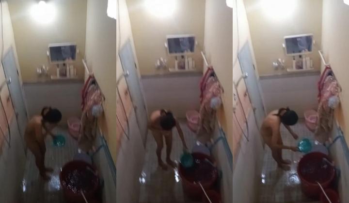 大神潜入多个女生宿舍窗外偷拍她们洗澡 ️各式各样的奶子和黑森林让你魂牵梦绕 无水原版