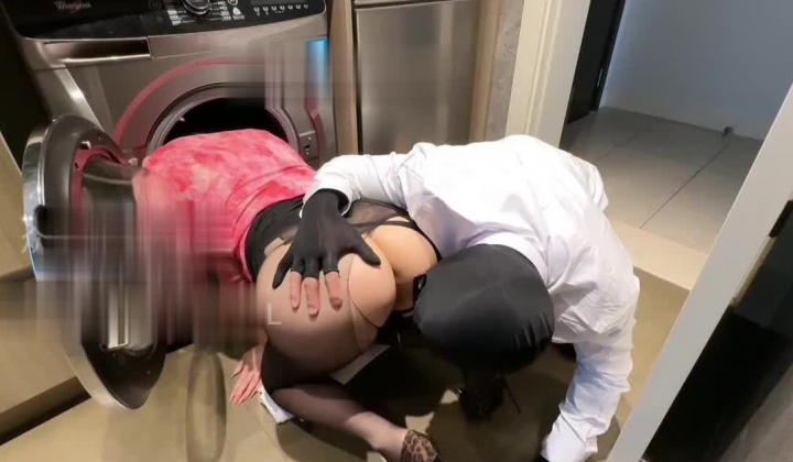 推特极品肥臀炮架「肉臀果儿」《黑丝母狗卡洗衣机》玩弄风骚肥臀后妈疯狂抽插