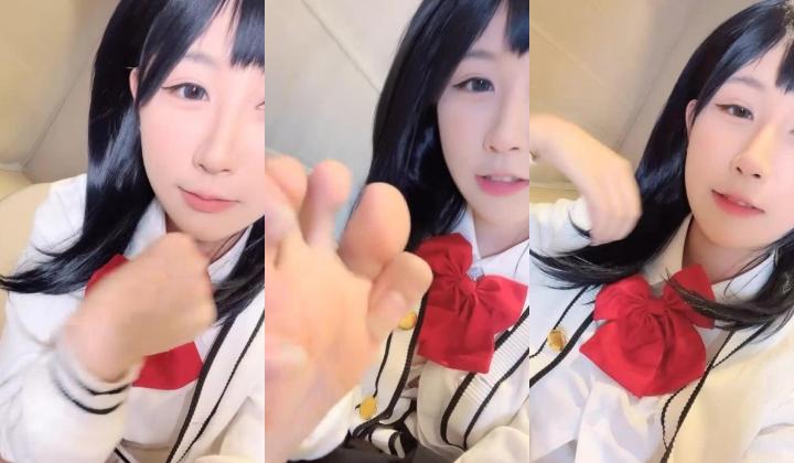 【京鱼儿】19岁童颜巨乳少女 各种服装 道具自慰 20小时，超大合集