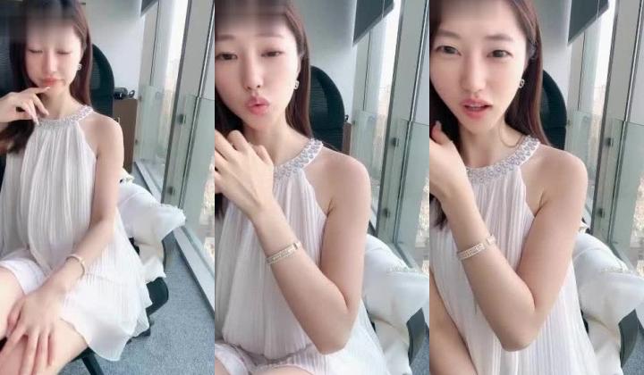 一线城市 某公司人事白领【小白呀呀】办公室里逼太痒 排气！