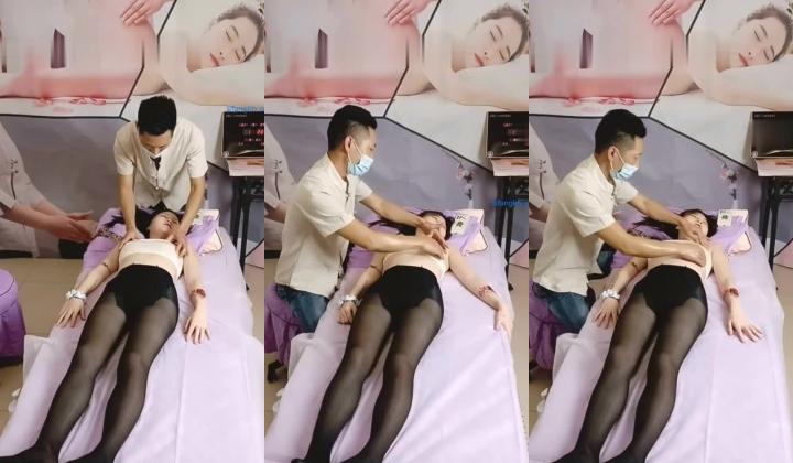 今天养生馆来了个黑丝美腿少妇，嘴上喊着别乱来，身体还挺诚实，操爽啊啊叫得很欢，边做爱和闺蜜电话聊