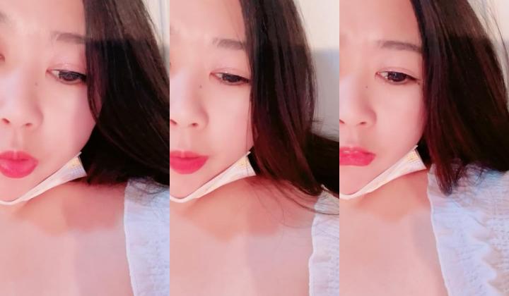 说话嗲嗲的肉肉妹子，露脸大黑牛自慰表情骚气，逼逼外阴干净白虎，超粉穴