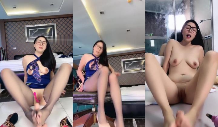 七彩主播【少妇表妹】饥渴人妻母狗炮机狂插双穴