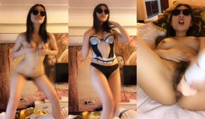 苗条墨镜美女网袜短裙诱惑第三部 骚舞扭动慢慢脱掉道具抽插自慰
