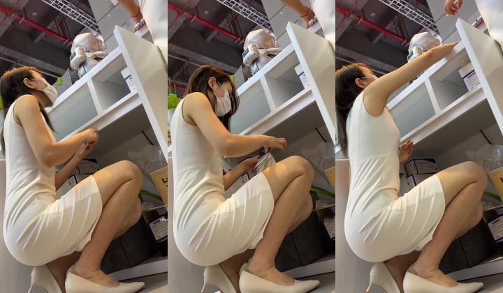 【上海车展 ️抄底】曼妙高挑身材前台车模主持人 匀称性感白皙美腿 现代前台裸感小内内 小鹏前台身材又好颜值又高