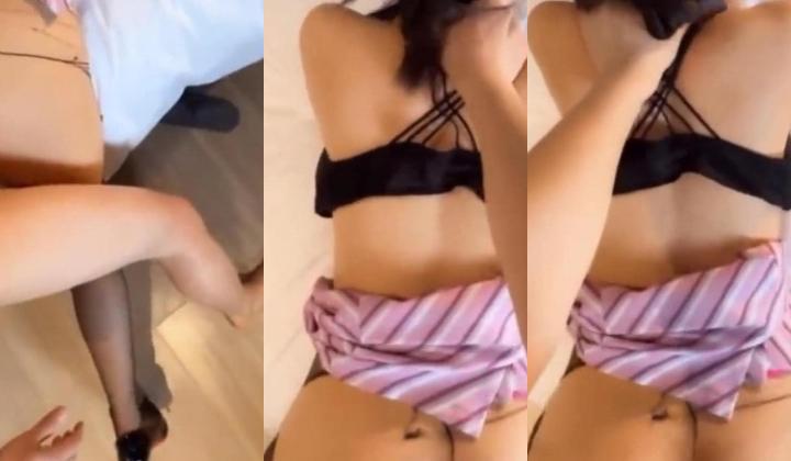 人生得意须尽欢，特意穿上空姐装来满足领导的制服嗜好，在这么粗壮的大鸡鸡面前，这次真的被彻底征服了，好久没这么享受过了。