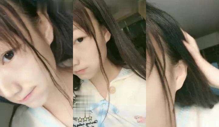 萝莉控福音，超级可爱的小萝莉，小穴粉得过分了，嘤嘤嘤的说话声音太卡哇伊了
