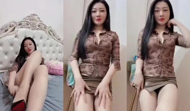 微博红人顶级九头身平面模特御姐【EvE依然】露脸私人订制第二季紫薇福利女神的蜜穴假屌一捅到底
