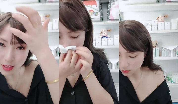 母婴店板娘，【桃花源】，今天没生意，寂寞少妇赚外快，给大哥们看看自己有多骚，疯狂自慰