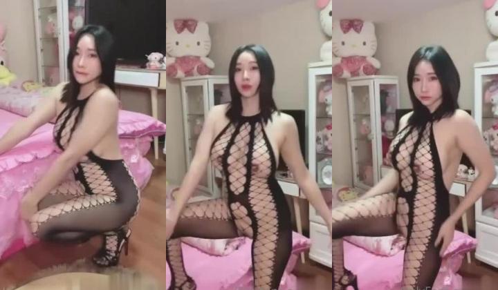 【你的淫荡姨妈】泰国轻熟人妻型巨乳网黄御姐「Muaymyb」露脸大尺度私拍 风骚露出男女通吃多穴满足