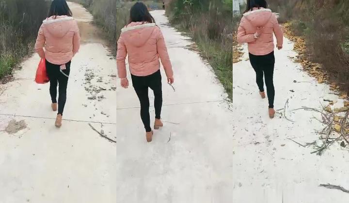 小骚逼户外勾引在工地上干活的大哥，跑到废弃的房子里就口起来，激情后入爆草抽插皮肤白皙逼逼性感，射了好多