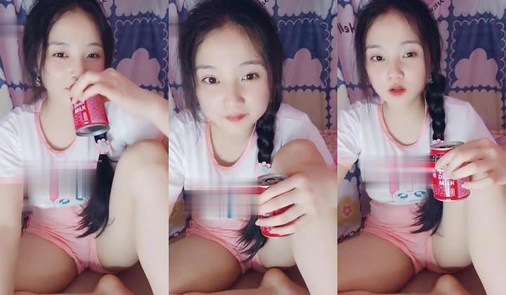 处女学生妹下海【白蔚】第一弹，初恋的感觉，完全放不开，榜一大哥在线调教