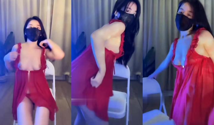 长发长腿气质御姐【纯纯酱】定制福利，裸舞、叫床、道具自慰，骚的一批