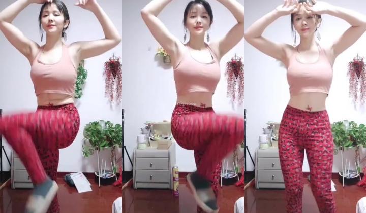 最新抖音泄密！大奶风骚熟女【小妈】骚舞自慰啪啪