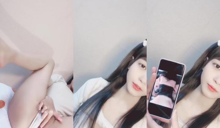 哇，清纯校花，终于为了钱脱了，【大螃蟹】，无毛透明的粉逼，特写，好肥美，颜值高小仙女让人难以自拔的美！