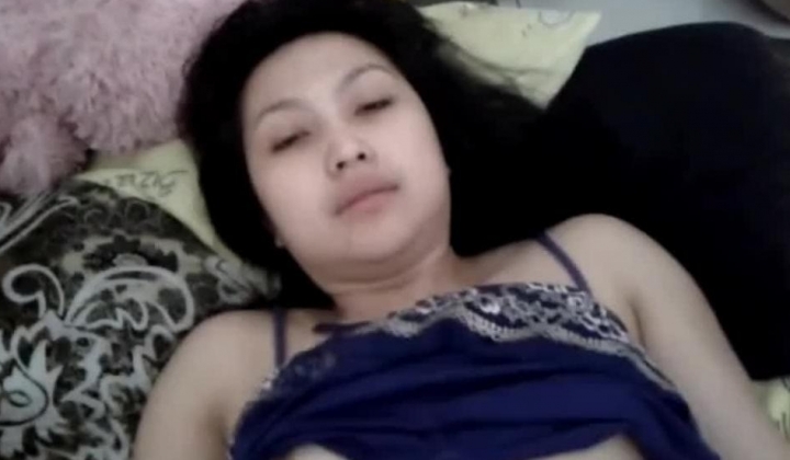 在家操美少妇 咋看大姐表情一脸嫌弃 刚吵完架 操的不爽 520木有买礼物 这逼操的