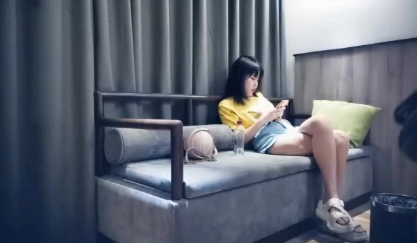 9总全国探花黄衣牛仔短裤妹子，调情舔奶口交上位骑乘猛操呻吟娇喘