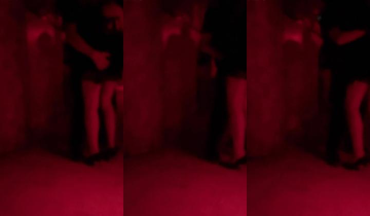 【猎奇资源 砂舞】舞厅内的淫乱 重金属质感般的性爱 抓奶+抠逼+摸屌+口爆+打站桩+站炮 淫乱篇