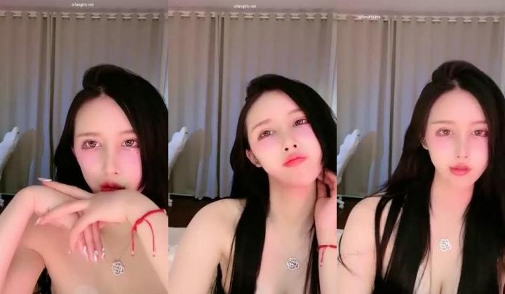 【明星级女神下海 草莓味奶油】明星级颜值比网红还要美，性感情趣内衣丁字裤黑丝大长美腿