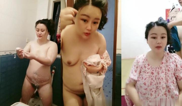 深夜跟甜美小少妇玩个车震，温柔的口交奶子不小玩个乳交，主动插入爆草下车后入深夜里的呻吟好刺激