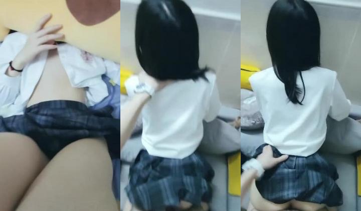 周末和JK表妹出去玩，回家忍不住直接操，残暴输出，表妹床叫得真好听！
