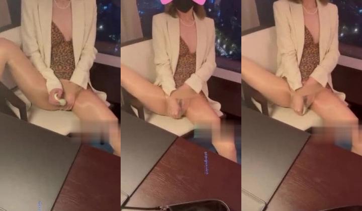 九头身御姐女神【Susie_7777】户外调教喷水！你以为的端庄高雅的女神私下是什么样子的吗？到处发骚求草的母狗而已