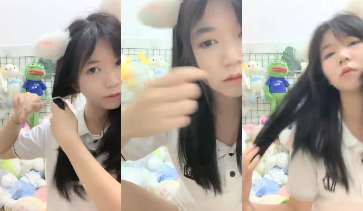 在校女大学生，【波波涩涩】，这个岁数看起来好小，含苞待放的小花骨朵，青涩，少女的逼无需多言，美爆了