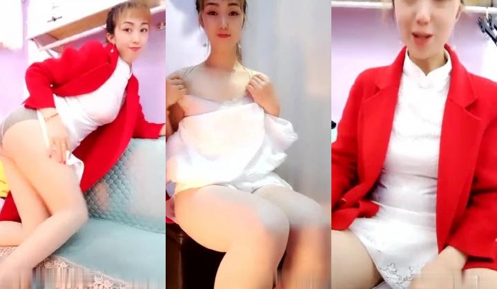 服装店【百变辣妈】，有生意招唿客人，没生意店里自慰高潮直播，真会打扮 淫语骚气满满！