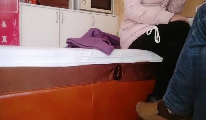 偷拍扫街达人，一大早就临幸街头各种小少妇，烟火气十足，激情释放欲望