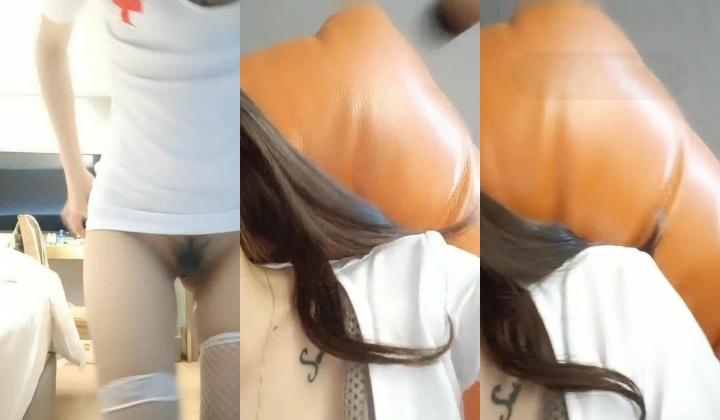 【浙江奶妈】颜值极品美少妇，被莫名煞笔网友骂，还嘴骂回去，心情大爽拿出大黑牛伺候小淫穴，淫水流得好多好多，屏幕好骚啊！