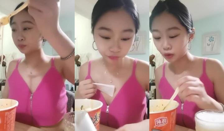 应求更新！美胸大学生~【眼里有星辰】道具自慰~好骚好美！骚货的隐藏属性暴露无遗，这淫荡的表情太挑逗