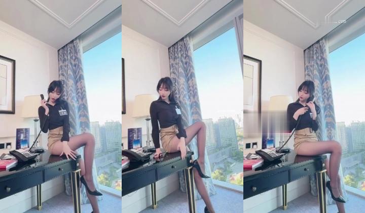 秀人网人气女神，【玥儿玥】最新黑丝高跟，职业装御姐范，大尺度漏奶头