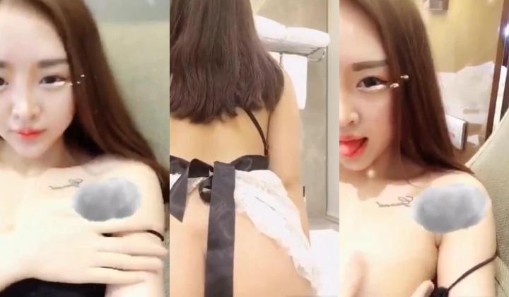 高颜值网红脸美少女收费大尺度宣传自拍终于傍上土豪被狠狠的插入呻吟声痛并快乐着还说轻点儿