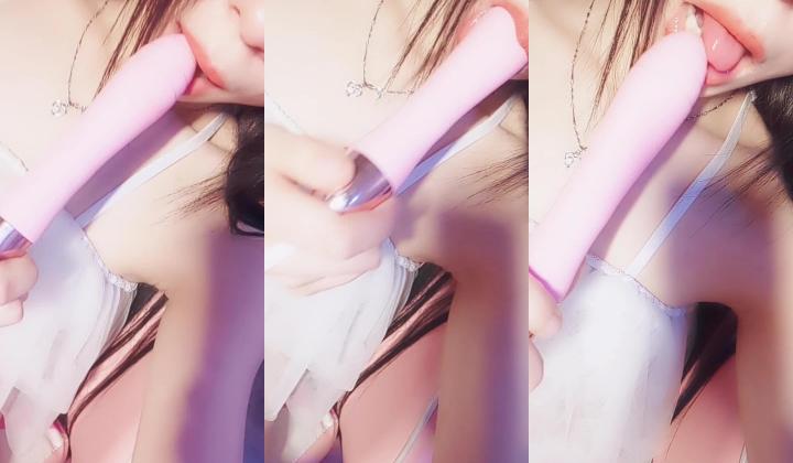 推特女神福利姬【00后大队长】未流出土豪私拍视图合集，情趣制服紫薇销魂可撸精尽人亡的节奏