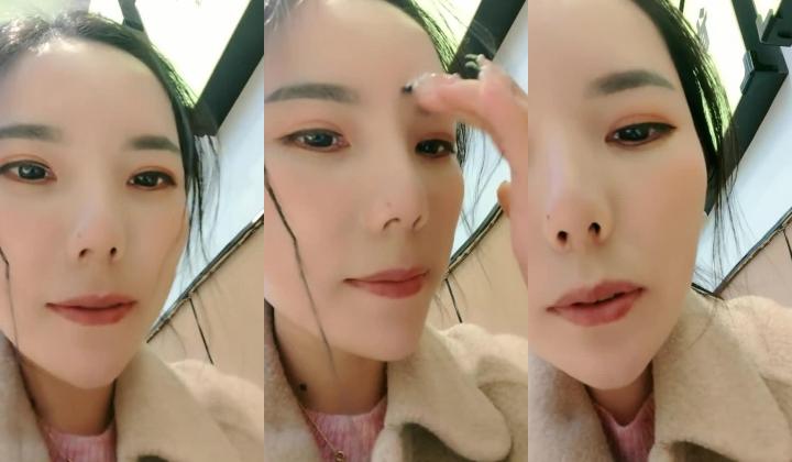 震撼！淫荡骚妇，疯狂露出，【生理老师在户外】餐厅对面大叔看的目瞪口呆！典型的马路杀手