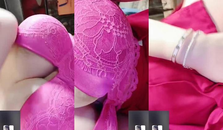 【高价福利】微博128万粉，巨乳肥臀女神尤物【芷仪g宝】露脸定制69V，1对1露点自慰喷水，淫语挑逗