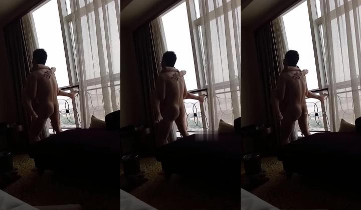 万人求购，推特反差婊，顶级绿帽骚妻【嫂子爱露出】一女战多男，群P大乱交，捆绑调教野战