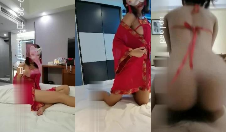 外射穿着红肚兜的漂亮女神，叫床一流！