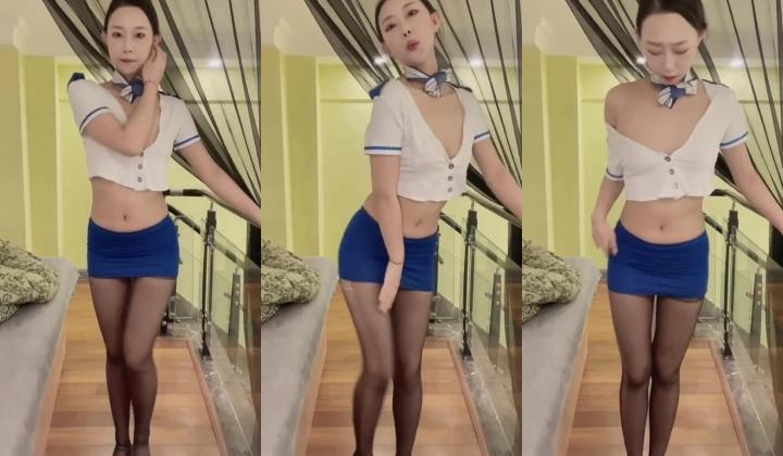 花椒颜值靓女【饭饭】跟闺蜜一起整活裸舞，双女脱衣舞，身材超级好，激情自慰