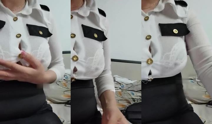 【漂亮女老师】英语老师边上课~边跳蛋喷水~一举两得4~24岁，985高校川大女硕士，晒录取通知书，真是骚逼啊