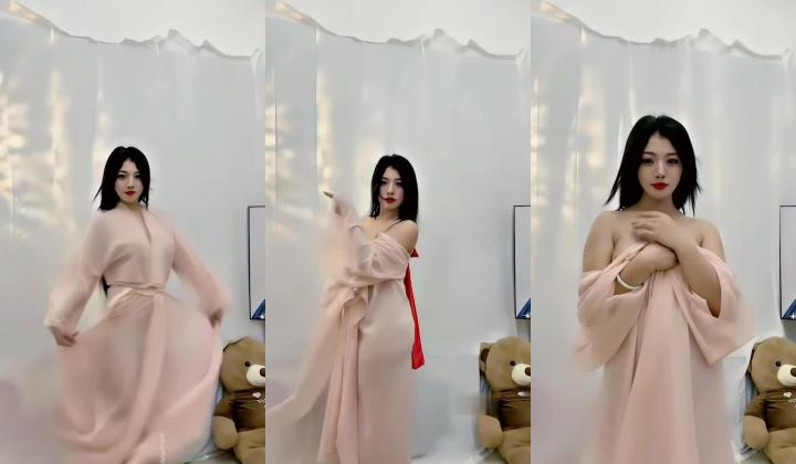 青春无敌，抖音风艺校美少女【杨晓花】定制福利，露脸露点，各种热门BGM裸舞