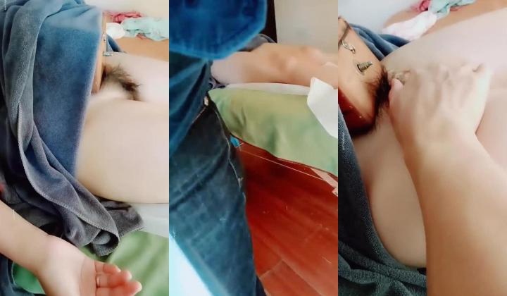 【骚宝丶老中医吹牛逼】偷拍 中医SPA 老婆闺蜜来求诊 服务一次到位！外面有客人 还是开操  直夸比我老公厉害