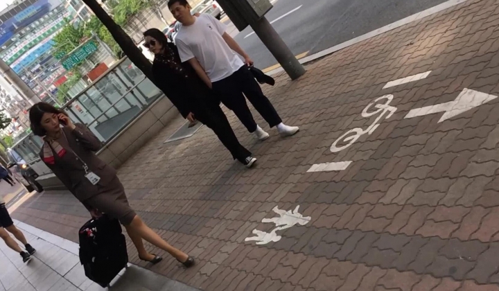 【裙底 ️春光乍泄】抄底各路高质量空姐乘务员 白皙大长腿诱人丝袜 骚丁豹纹白窄五花八门 饱满阴皁腿都够玩一年